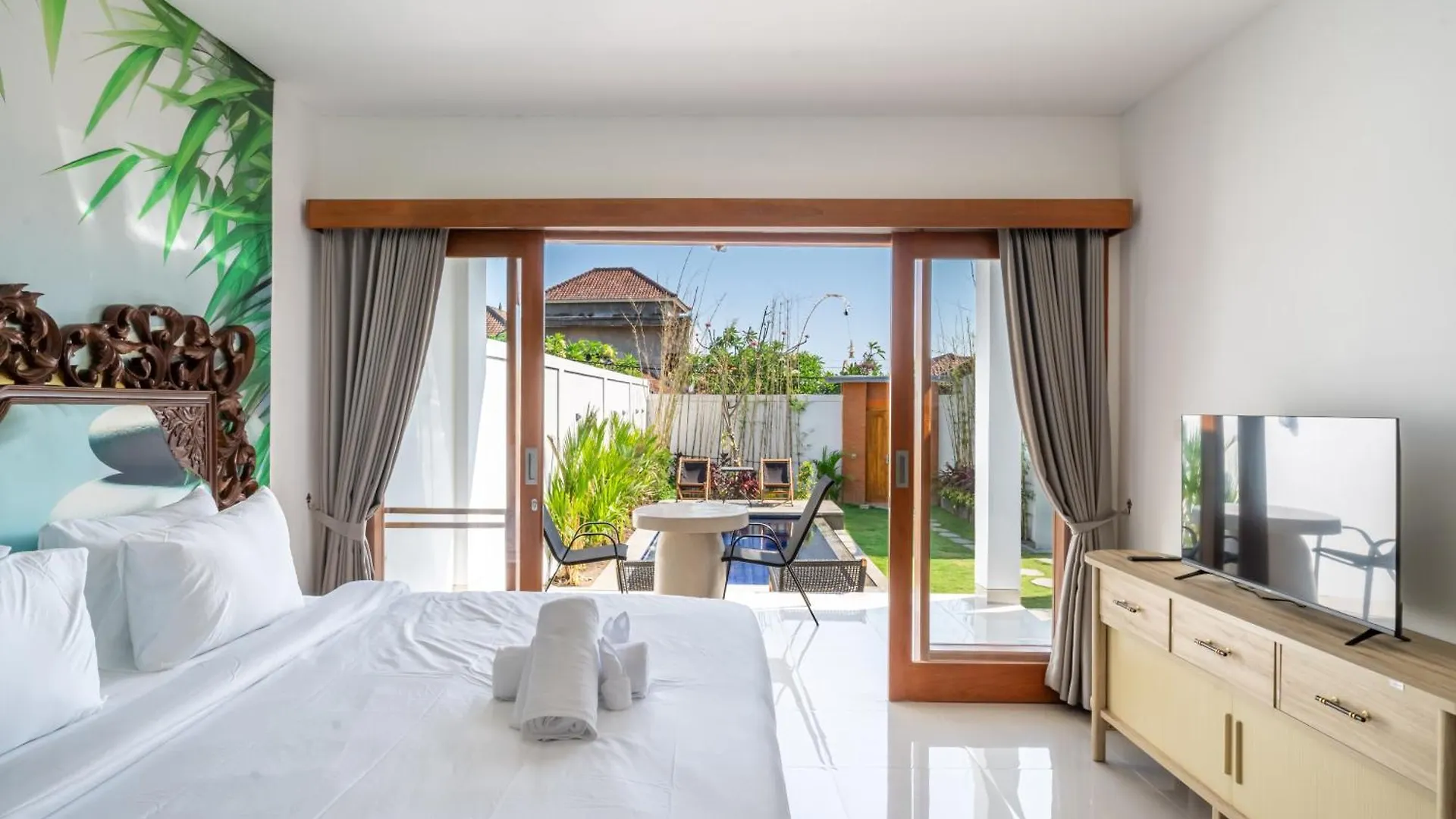 Rooftop Bliss -Sleek Modern Villa With Breathtaking Vistas Kerobokan   Kerobokan (Bali)