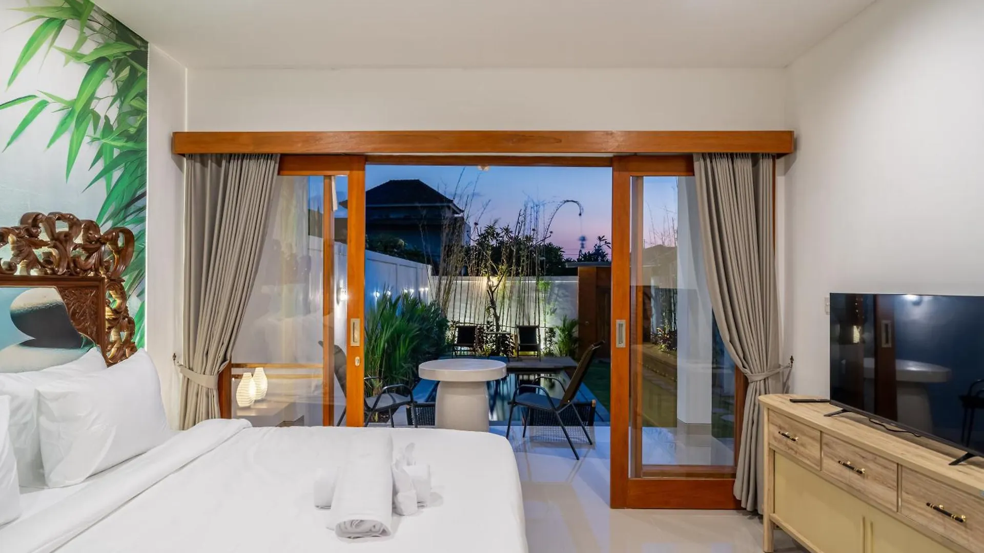 Rooftop Bliss -Sleek Modern Villa With Breathtaking Vistas Kerobokan  Indonesia