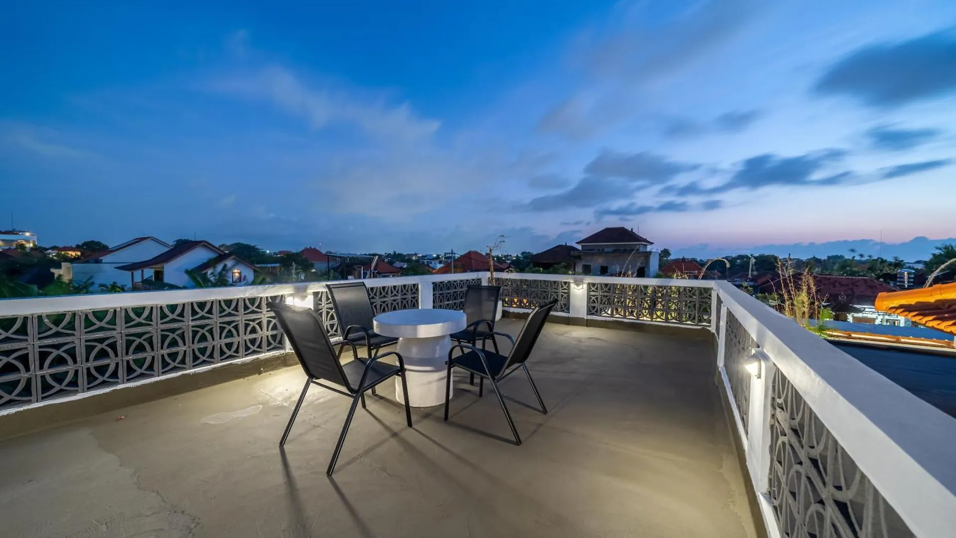 Rooftop Bliss -Sleek Modern Villa With Breathtaking Vistas Kerobokan