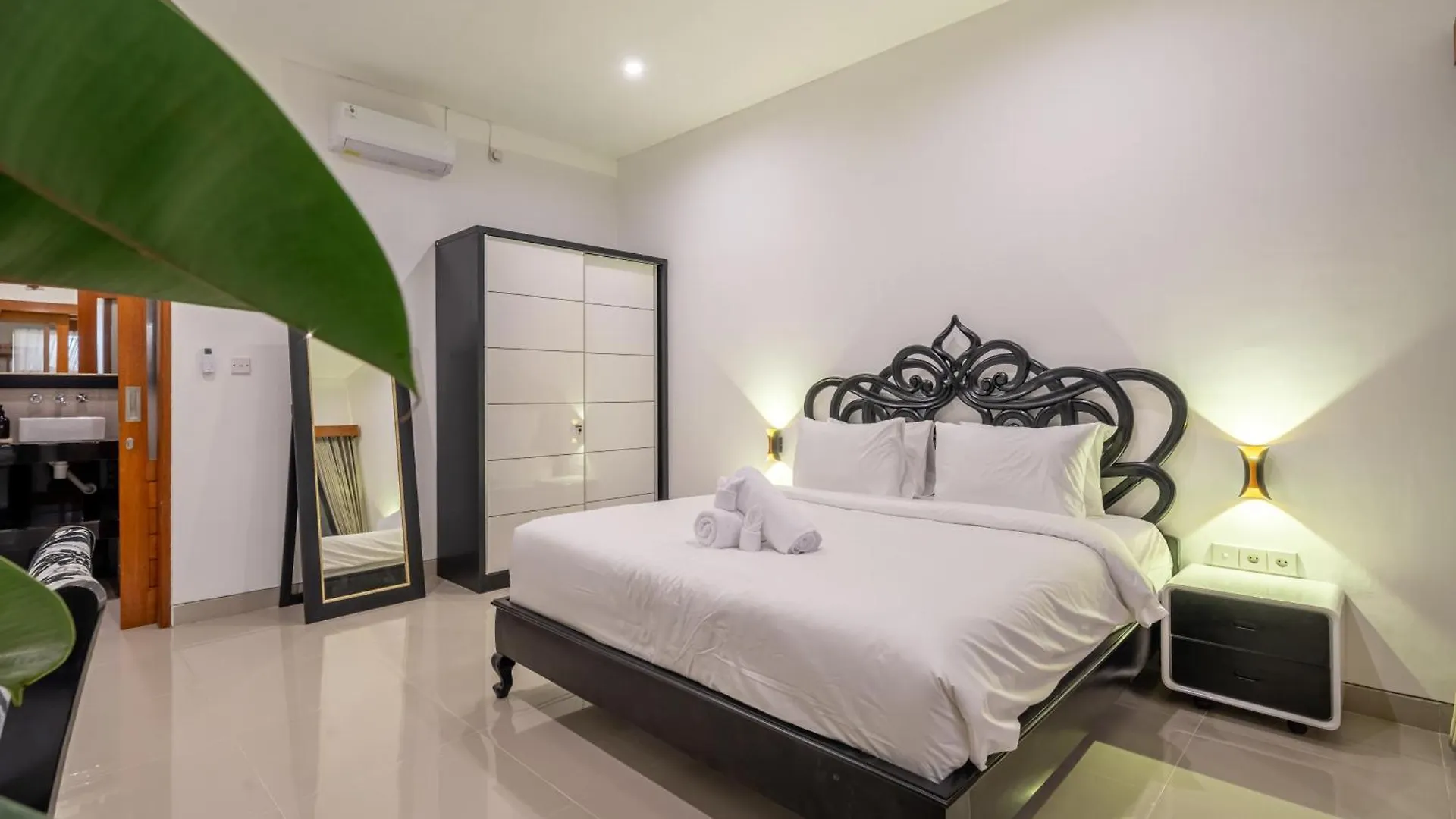 Rooftop Bliss -Sleek Modern Villa With Breathtaking Vistas Kerobokan